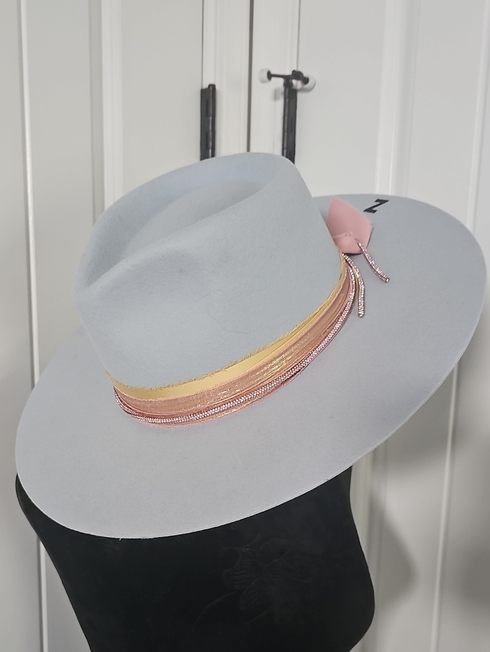 Wyeth Wide Brim Wool Hat Blue with Pink & Gold Band, One Size, New Never Worn